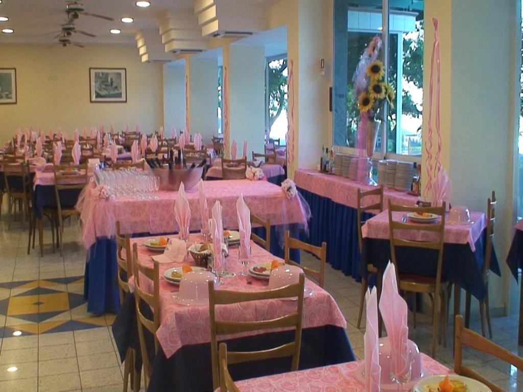 Hotel Astoria 米萨诺阿德里亚蒂科 外观 照片