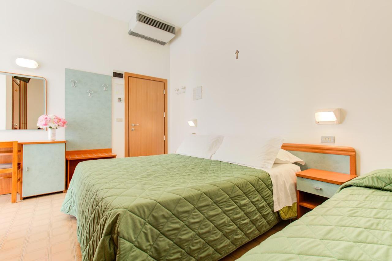 Hotel Astoria 米萨诺阿德里亚蒂科 外观 照片