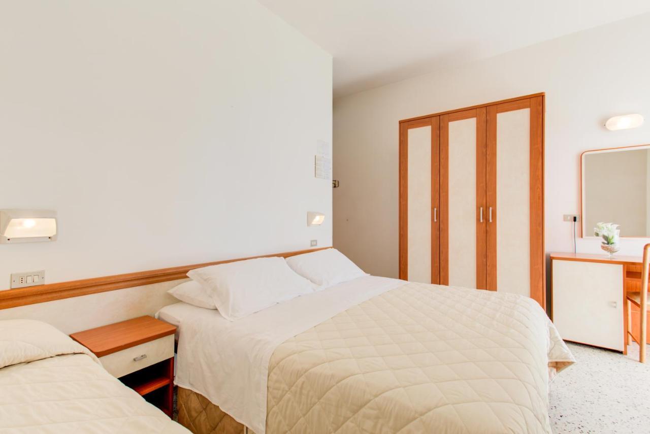 Hotel Astoria 米萨诺阿德里亚蒂科 外观 照片
