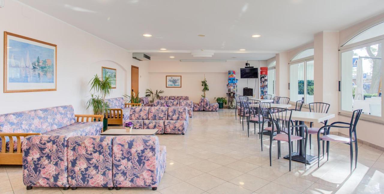 Hotel Astoria 米萨诺阿德里亚蒂科 外观 照片